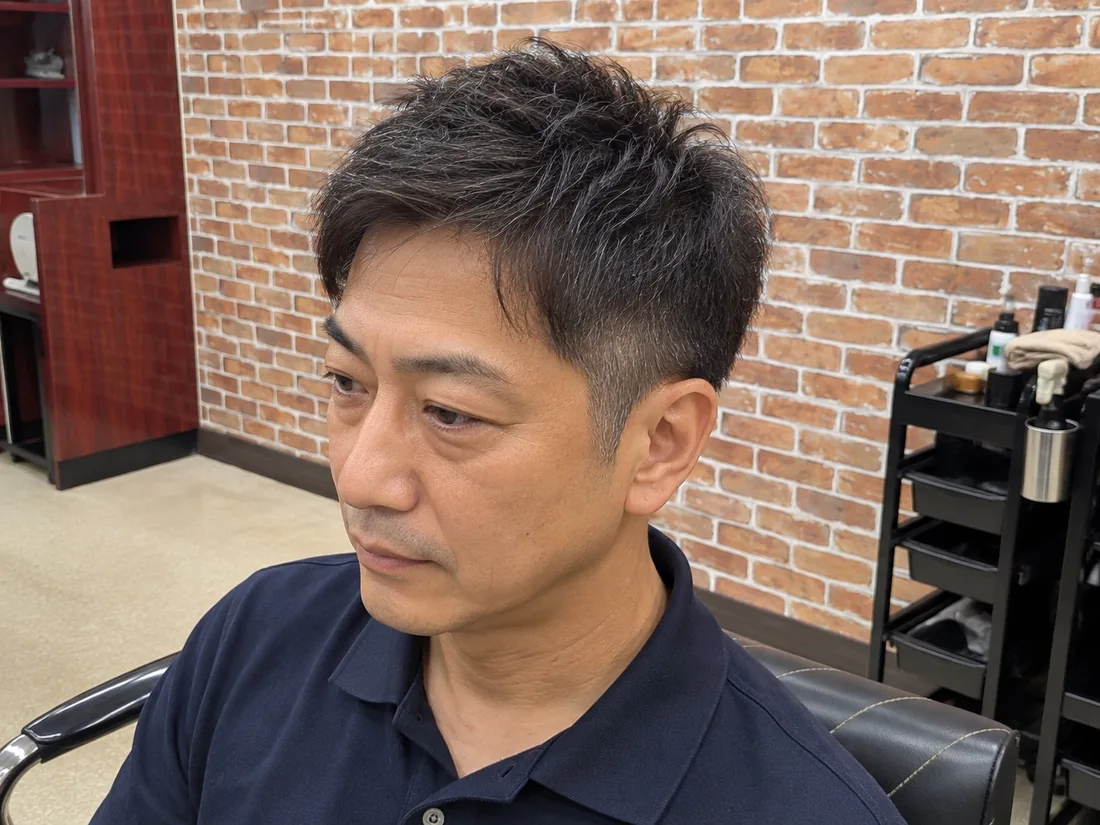 40代男性のすっきりしたショートヘア